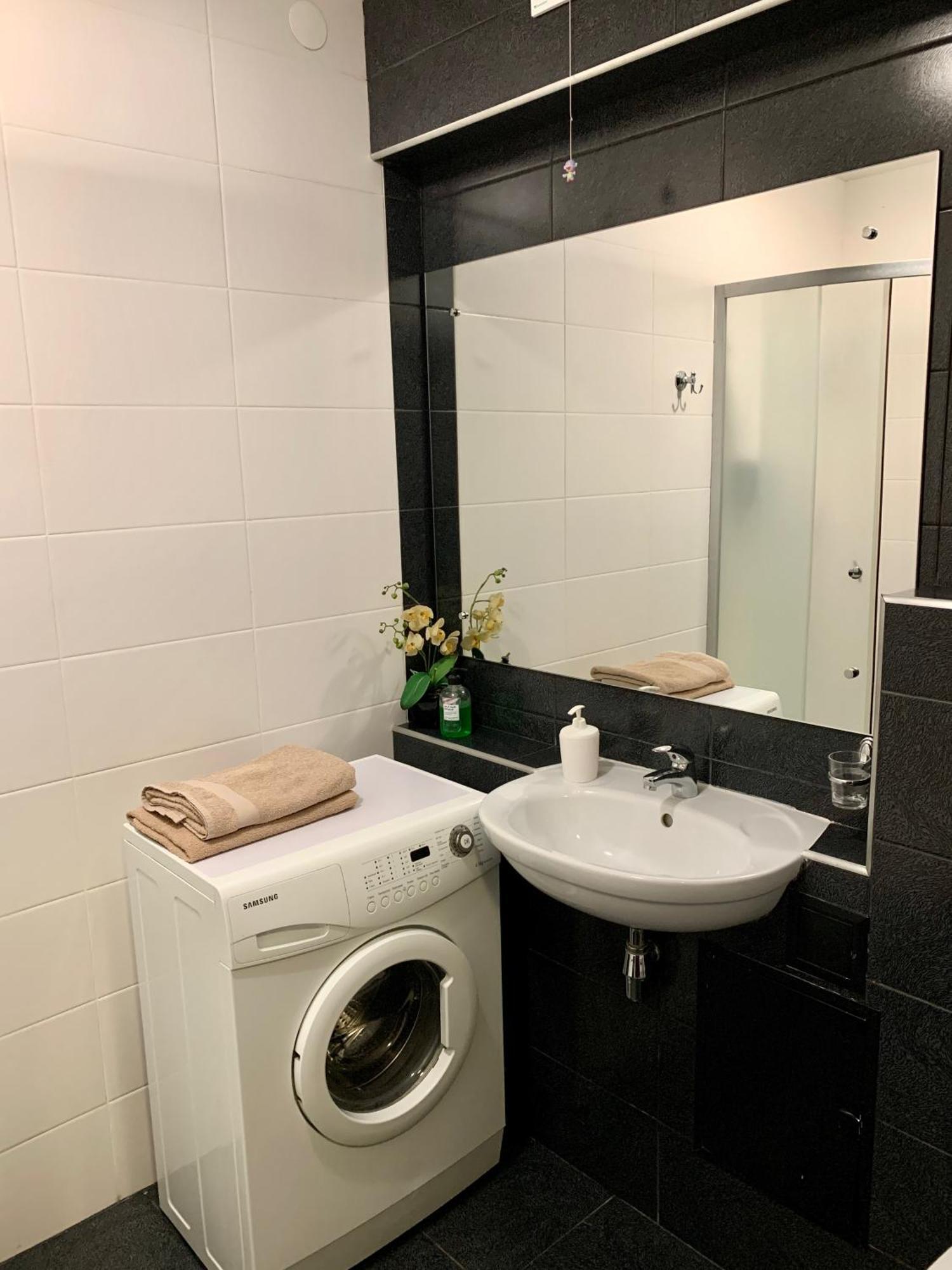 Apartment In Kharkiv , Prospect Nauki 19A Екстериор снимка